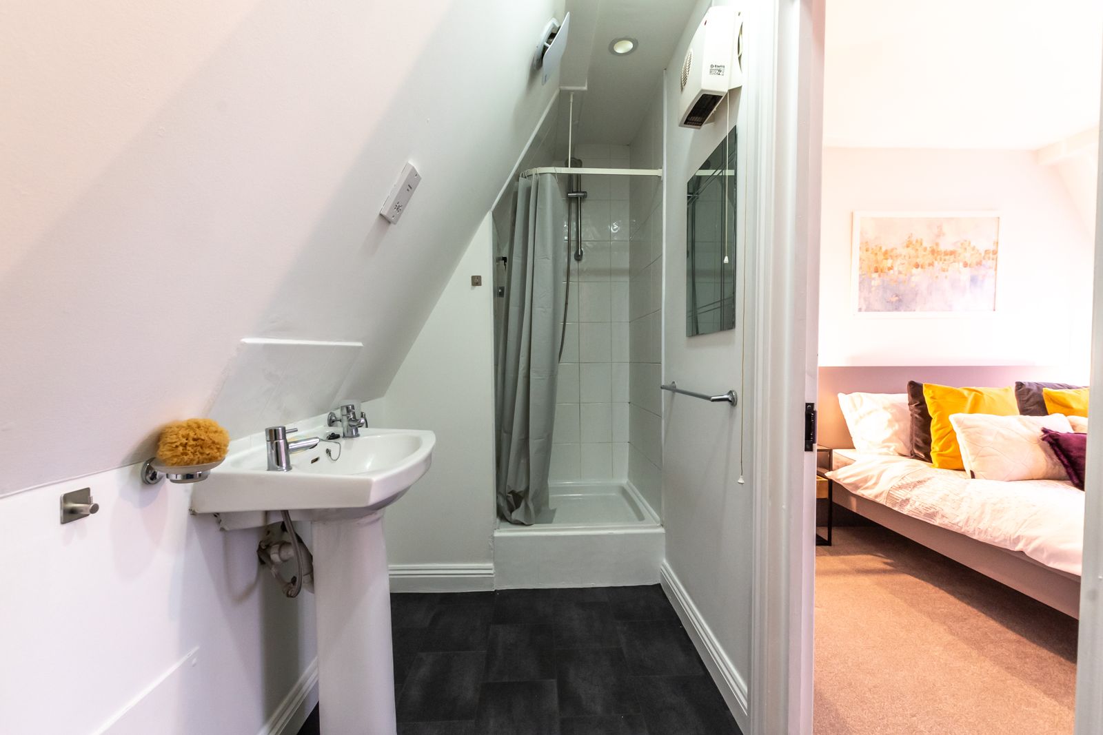 En-Suite Shower Room at the 3-Bed House, Smyth Villas