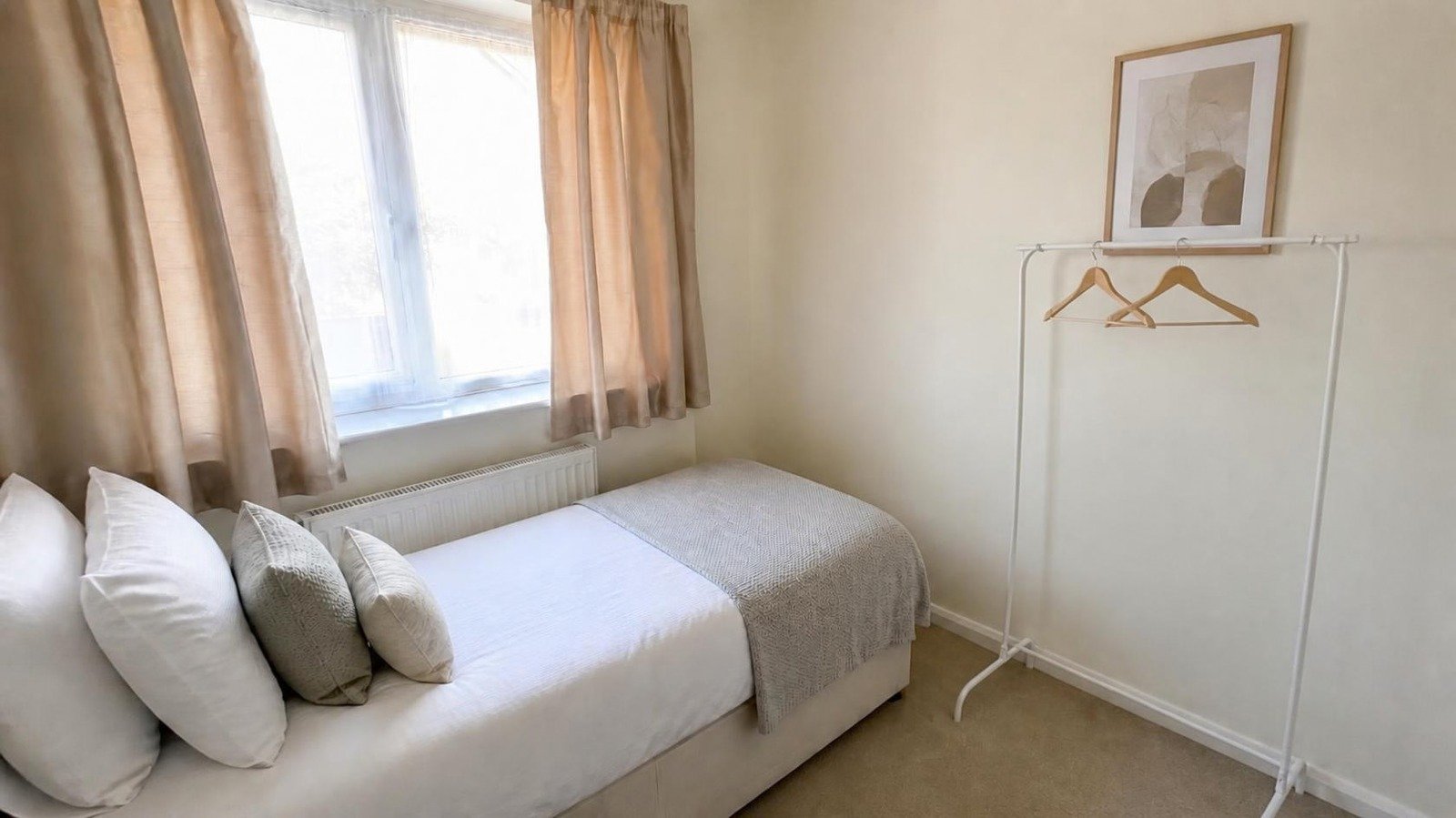 Single Bedroom at the 3-Bed House, Greenwood Avenue