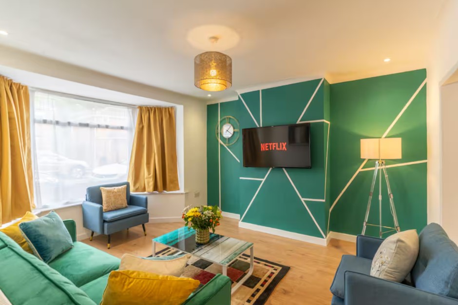 Lounge at the 3-Bed House, Wordsworth Road