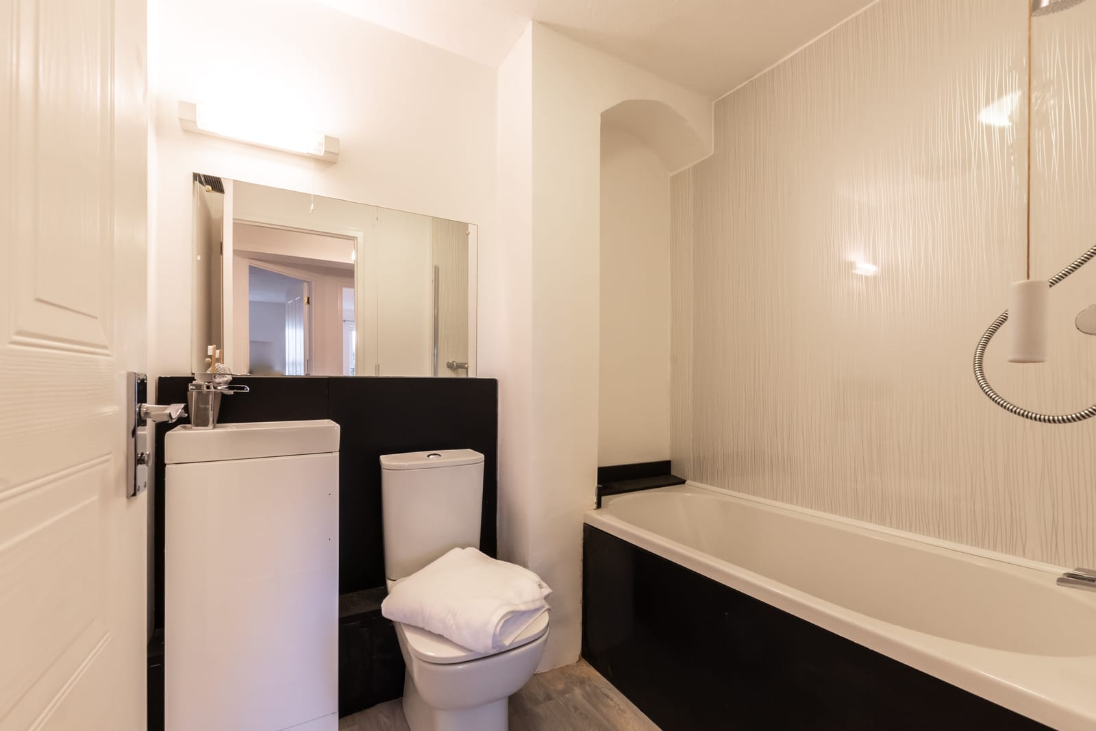 Bathroom at the 1-Bed Ground Floor Flat, Daneway House
