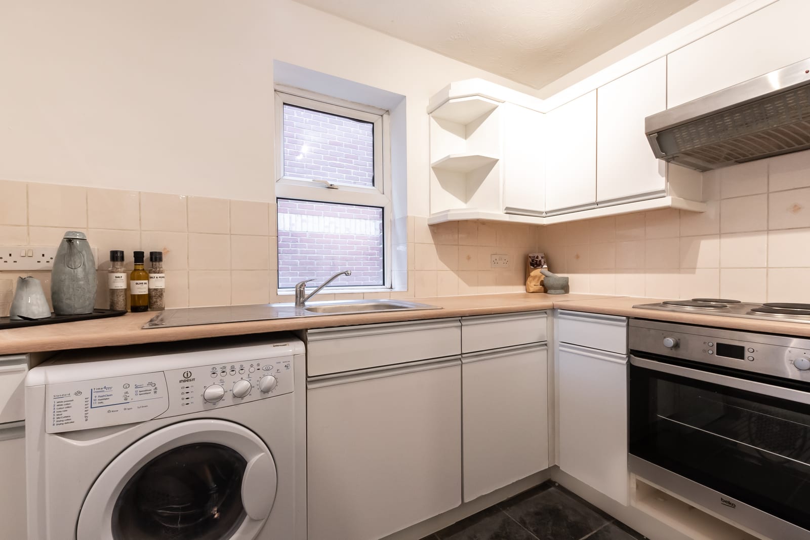 Kitchen at the 1-Bed Ground Floor Flat, Daneway House
